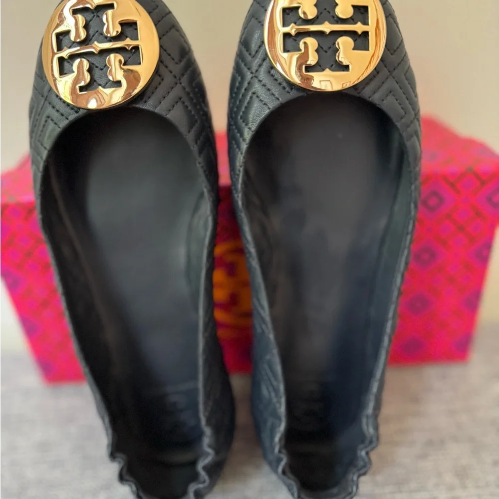 Tory Burch Ink Navy Blue Quilted Minnie Leather Flats - Picture 2 of 9